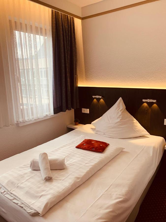 Hotel Kunibert Der Fiese Cologne Exterior photo