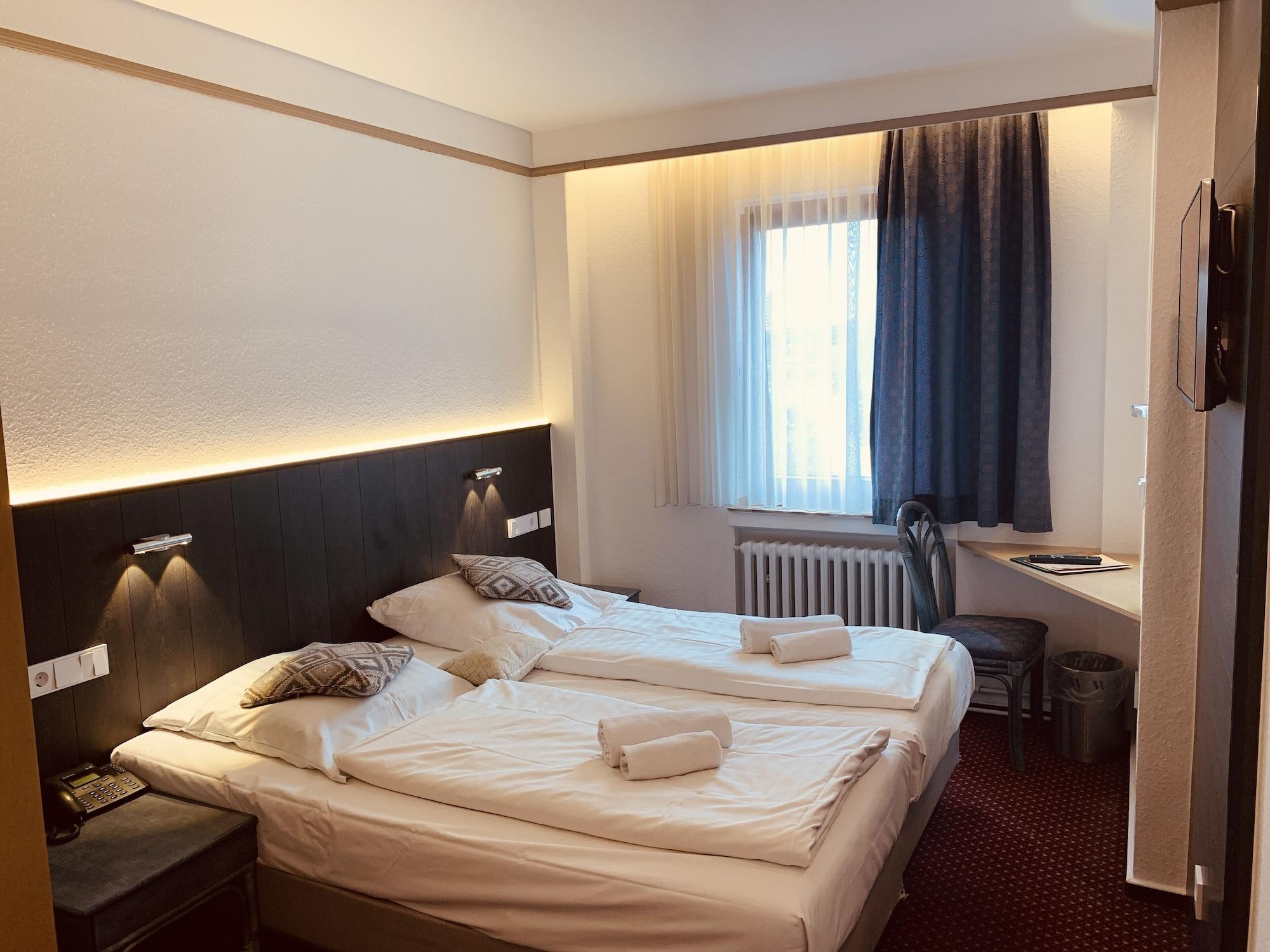 Hotel Kunibert Der Fiese Cologne Exterior photo