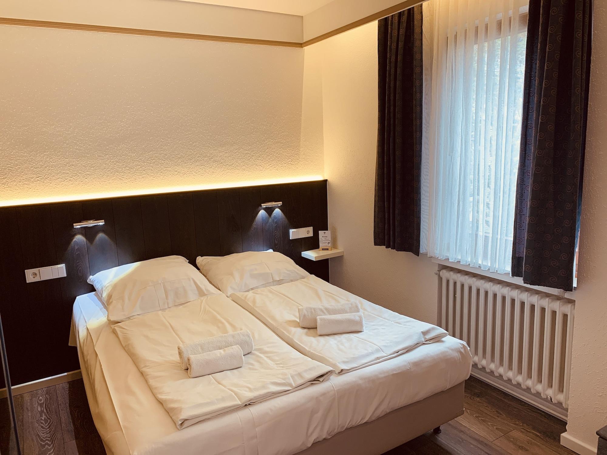 Hotel Kunibert Der Fiese Cologne Exterior photo